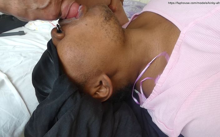 Kinky African MILF: Tante nakal afrika lagi asik ngocok kontol sampai kering