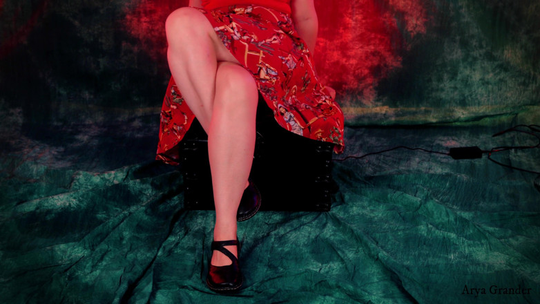 Arya Grander: Double crossed twisted legs just sitting video
