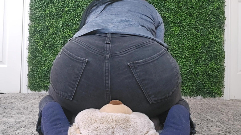 Julia Ryan: Wajah kentut teddyku