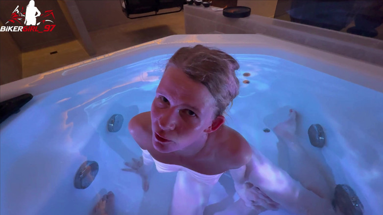 Bikergirl_97: Riskanter Geiler pompino in spa! Voll facciale in Meine Fresse