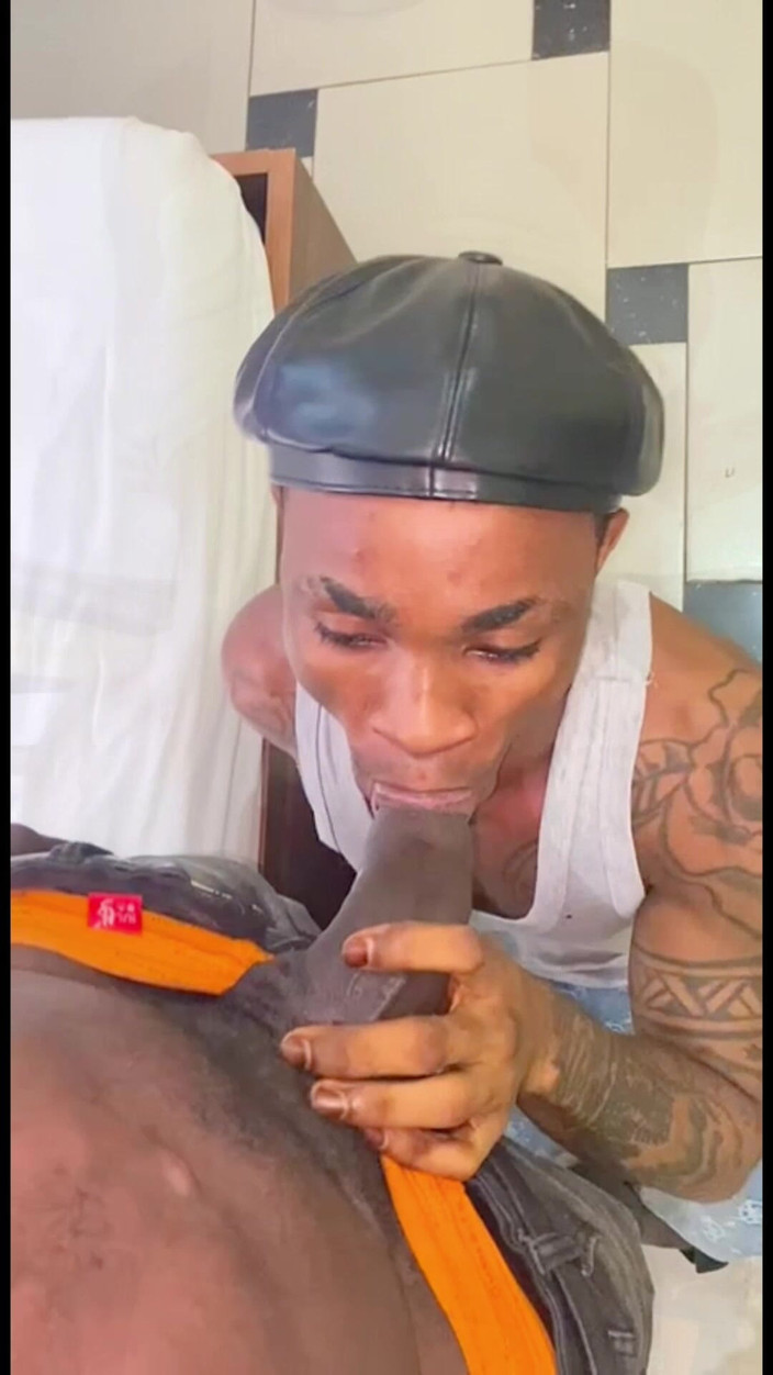 Dickofpolicy: Tôi Đã Không Nhìn Thấy Người Bạn Thẳng Của Tôi Trong...