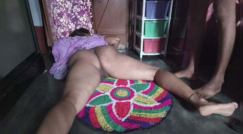 Naughtywifemonalisha178: Tante manisha dientot habis-habisan di rumah