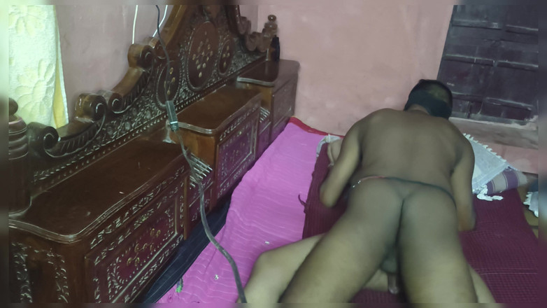 Nehatop123: サルワールスーツを着たインド人バービの熱いおっぱいが吸われて赤くなった