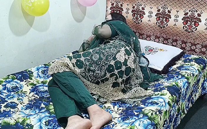 Pakistani CoupleX: Indian Desi Stepmom Playing with Her Step Son Big Ass...