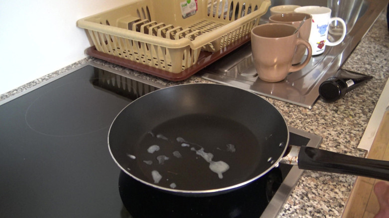Femdom Sex: Sperm fried egg handjob!
