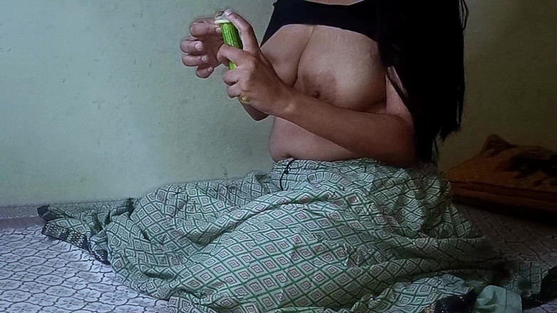 Yourdidipriya: La calda sorellastra priya anal si masturba con un cetriolo,...