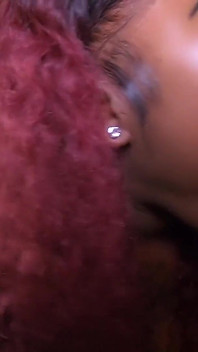 Сексуальна чорношкіра красуня Salley Cakez глибоко заглотує мій шоколадний великий чорний член