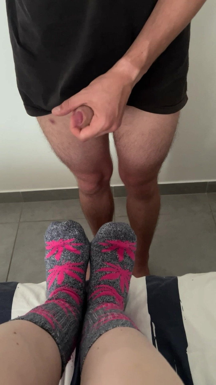 Frenchsockjob: Mes Chaussettes Sont Neuves Demi Frère!!!