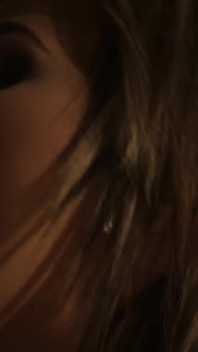 Aleska Diamond este sus