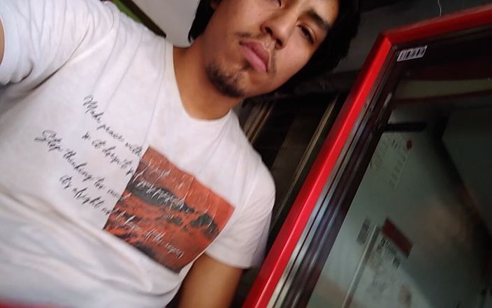 AlexAlejandro13: पोर्च हॉट में हस्तमैथुन