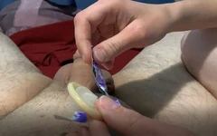 Mi masturba con un preservativo e io sborro dentro