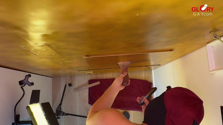 GLORYHOLEGAYS: XL-Hetero 在我嘴里爆炸 - 我马上就喷了