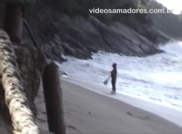 Amateurs videos: My girlfriend topless on the beach