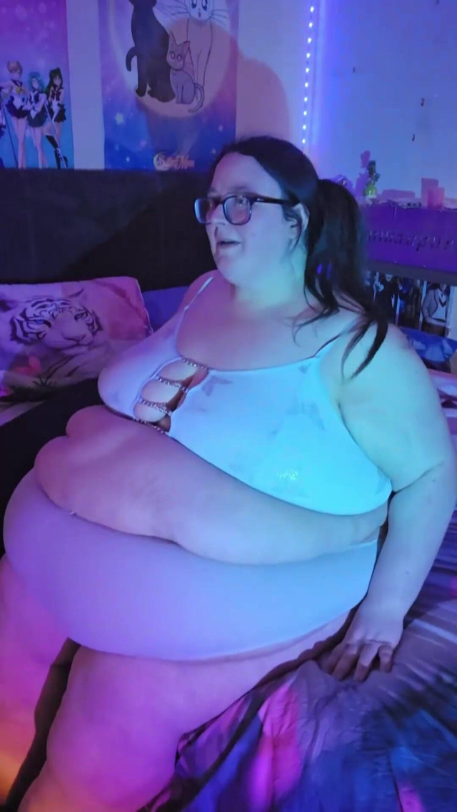 Trying on Old Sexy Pants From Years Ago (SSBBW Lady Brads)