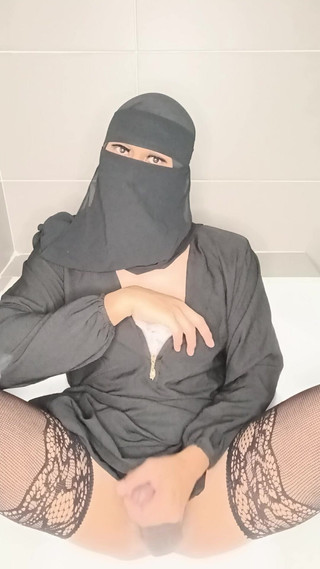 Malaysian Hijab Trans: Badewannen-handjob