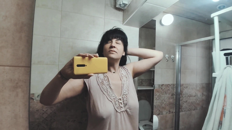 Hairy Homemade Amateur Orgasms: 남편의 입에 오줌 싸기 - 굴욕 페티쉬