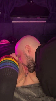 Celé video -zaměstnanci pohřebního ústavu šukají dozadu sluchu - Cliff Media