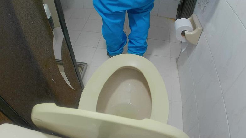 pampammedallo: Сногсшибательная струя в ванной медсестры