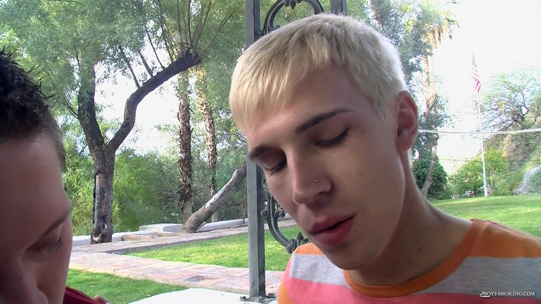 Boys Smoking: Patrick &amp; Ryan roken buiten!