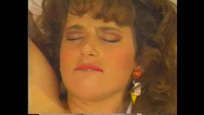 Vintage megastore: Người bạn nam của anh ấy đến thăm cô ấy để làm tình và đụ...