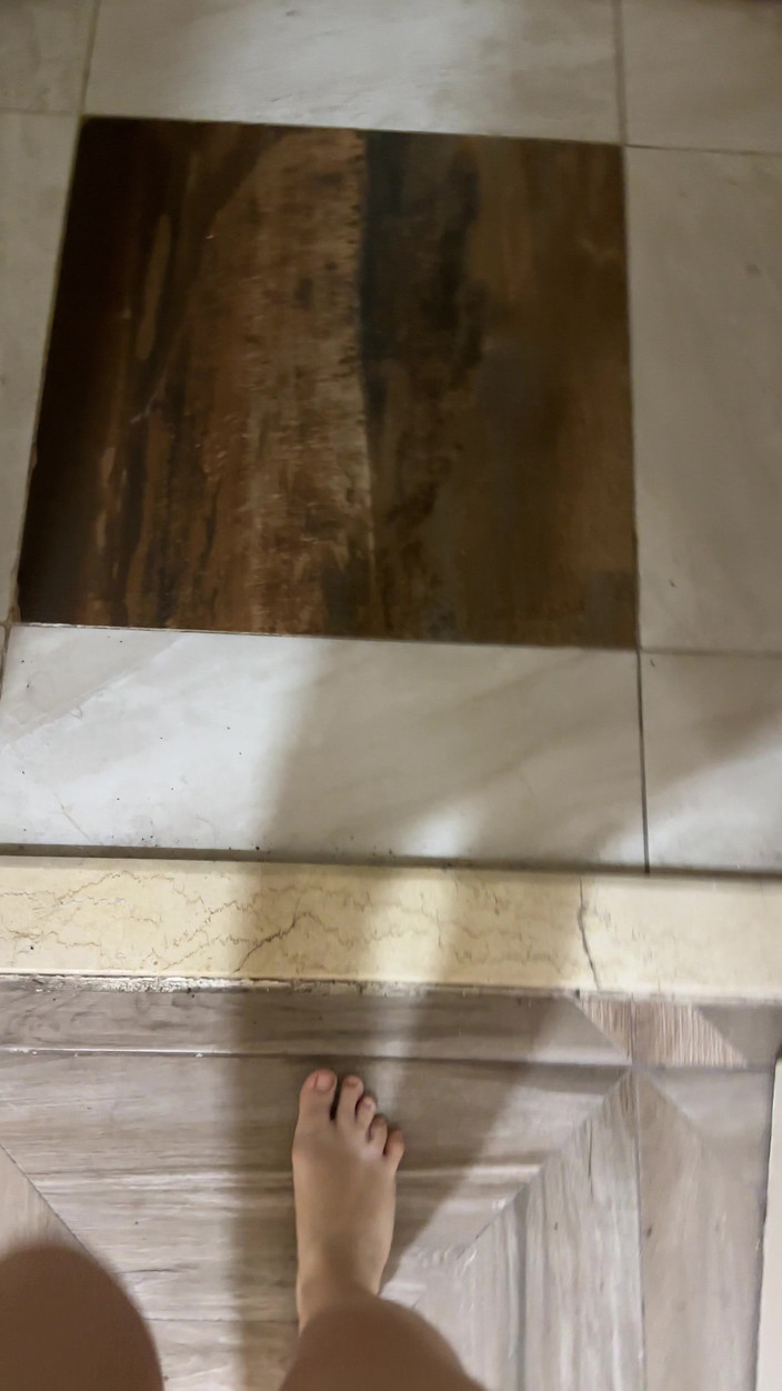 SweetLucy96: Naolejoval mi prsa