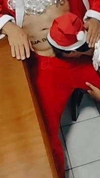 크고 두툼한 크리스마스 선물