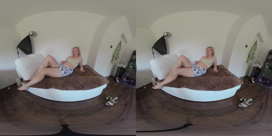 BlondeHexe VR: Těhotná blondýna si ho sama dostala!
