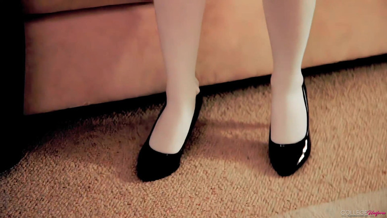 College Uniform: Focení 2 s Julií Crown