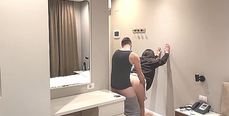 Couple Of Pleasure: Mergokin pacarku lagi ngentot sama cowok baywatch