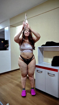 Nicole의 바보 같은 뚱뚱한 애타게: Jiggling Cellulite 엉덩이와 부드러운 배춤