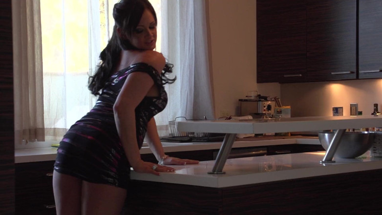ONLYFREAKSX: Maman et papa aident leur beau-fils dans l’éducation sexuelle