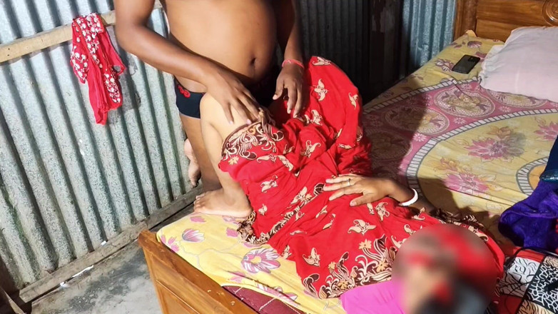 Mona sexy: Aku dan istri abang tiriku lagi asik