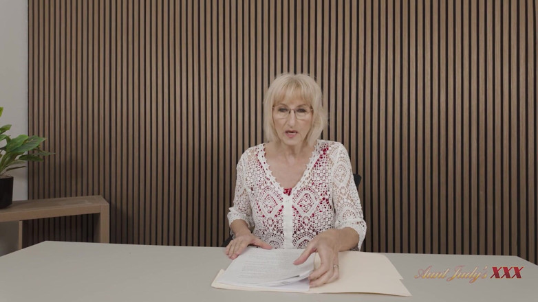 Aunt Judy's XXX: MătușaJudysXXX - gilf matură țâțoasă de la facultate, Dean Morgan Shipley vrea...