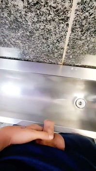 Me Asomaba En Público Para Ver Si a Los Hombres Casados Les Gustaba