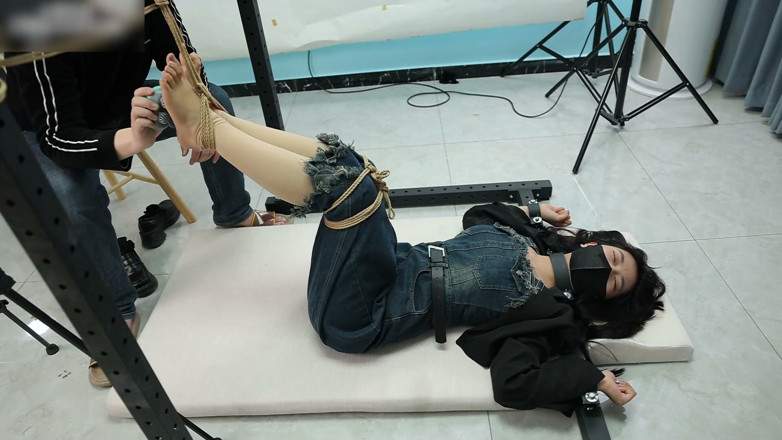 Asian bondage: My Girlfriend Was Tied to an Iron Frame, Her Bare...