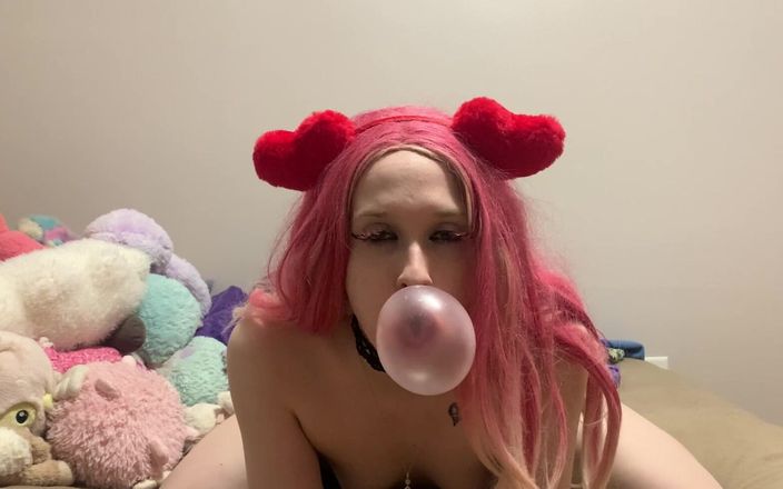 Emo dream: Chica adolescente mastica goma de burbuja y te mira
