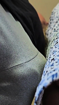 Omg! Prawie widziany przez pasażerów metra, gdy nieznajomy spuści się ostro w majtkach