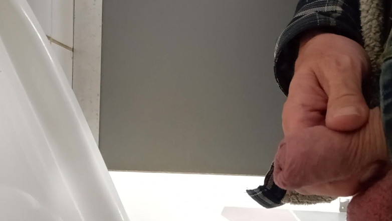 Rockardglans: Rockardglans services pissing and cumming