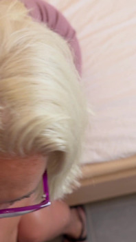 335 MILF prof et étudiante - pisse anale dans la bouche - pipi avalé - prolapsus anal béant