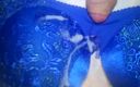 Leatransteen: चमकदार नीली साटन ब्रा पर Leatransteen का वीर्य