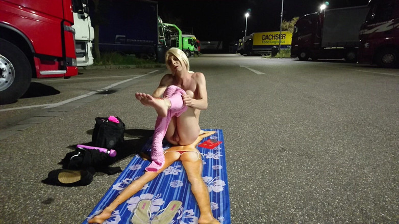sweetfeet29: Nagi przez truckerów