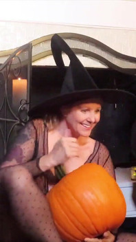 Julia ann e jenna foxx Carve pumpkins