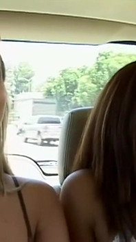 Troca de porra de pau grande por duas jovens putas depois de uma foda