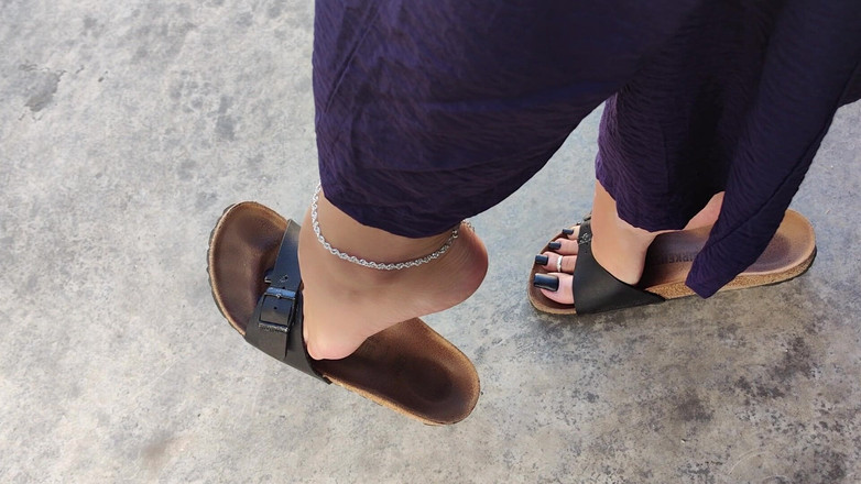 Goddess Lena: Birkenstock में आउटडोर