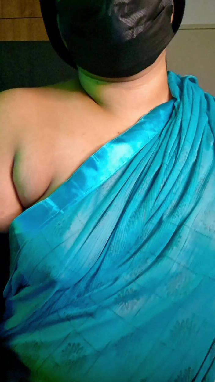 Goddess Silk Smita: Фантазия-видео ролевой игры - соблазнение тамильской мачехи в зеленой сари