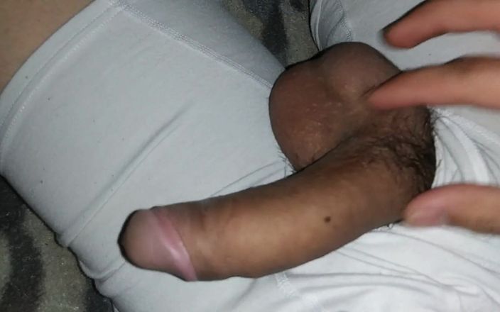 Z twink: 18 menino pendurado se masturba na cama