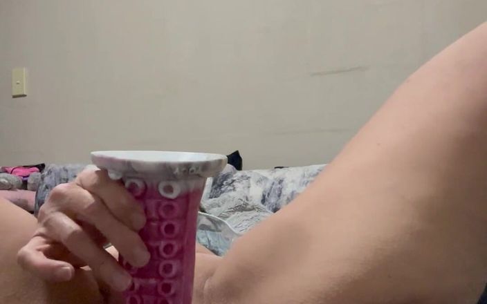 The Silent Crown: Masturbace s novou hračkou