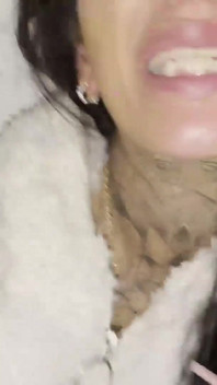 Tante seksi bertato didominasi gaya doggy habis-habisan