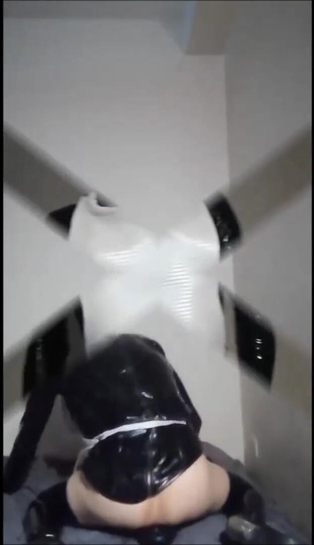 Rita anal rubberdoll: Тренування кулака покоївки.
