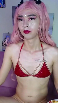 Wonder sofi mangiare il suo pranzo nudo